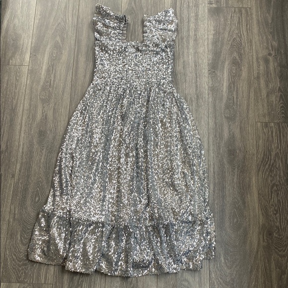 Hill House - NWT! The Collector’s Edition Ellie Nap Dress Silver Sequin - Size S - Picture 6 of 10